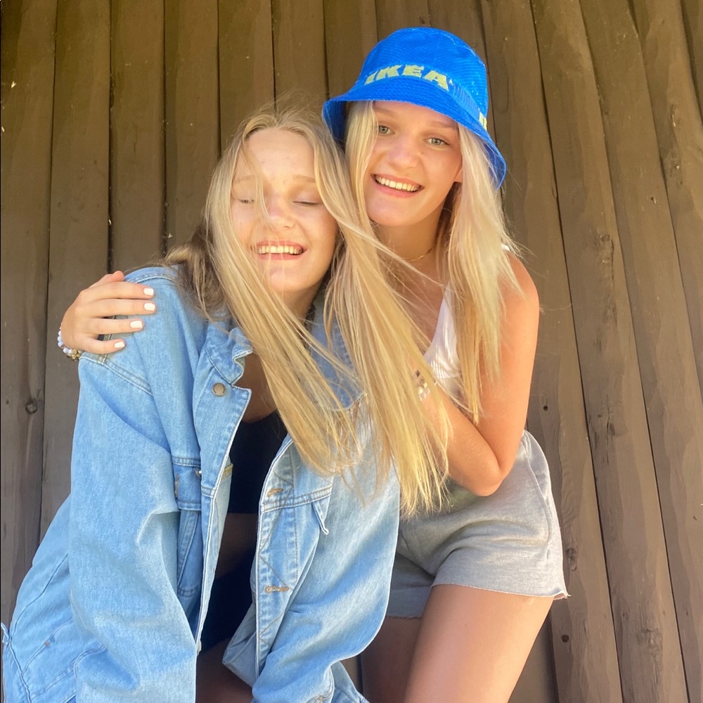 Meet your Posher, Avery